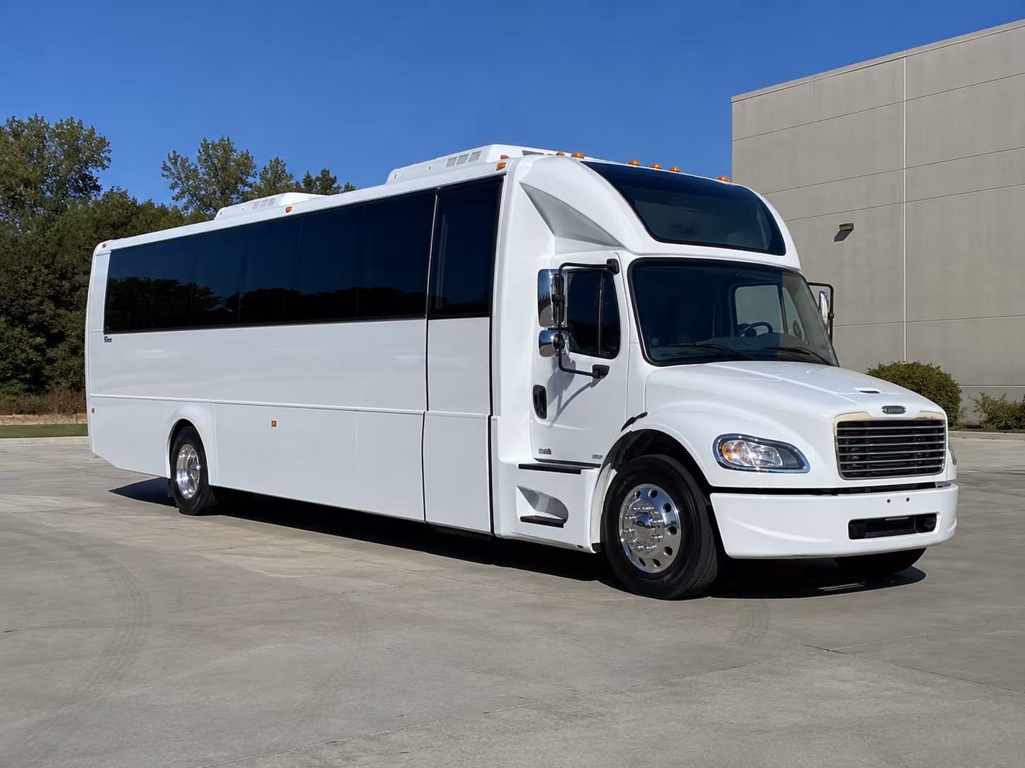 chico 28 passenger party bus